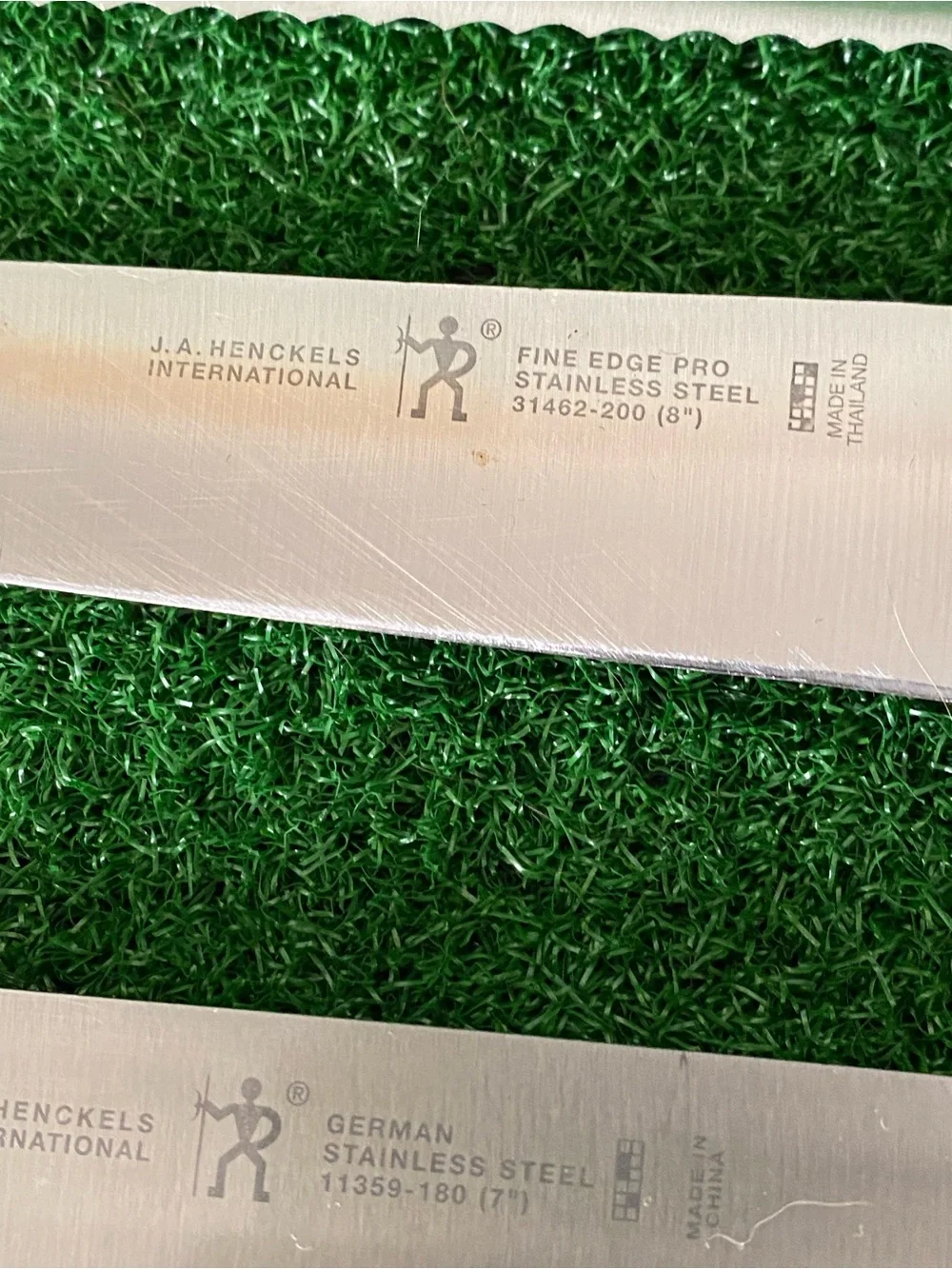 3-J.A. Henckels Knife 8”Bread Knife 7”Carving knife, 8”Gourmet Santoku knife